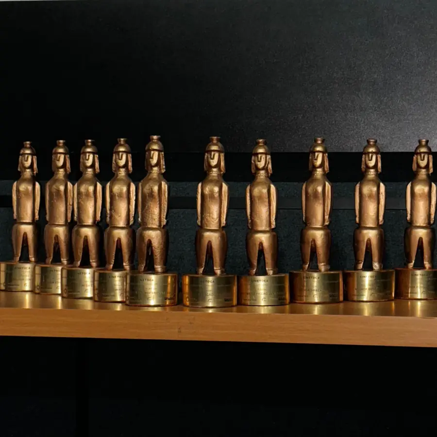 Troféus Ritxoko enfileirados